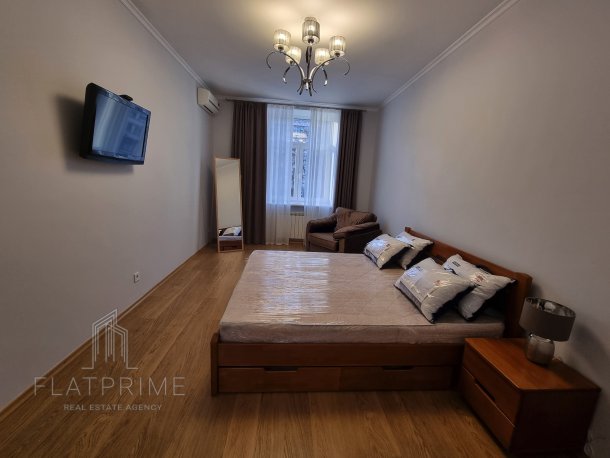 Kreshatik street, в. 13